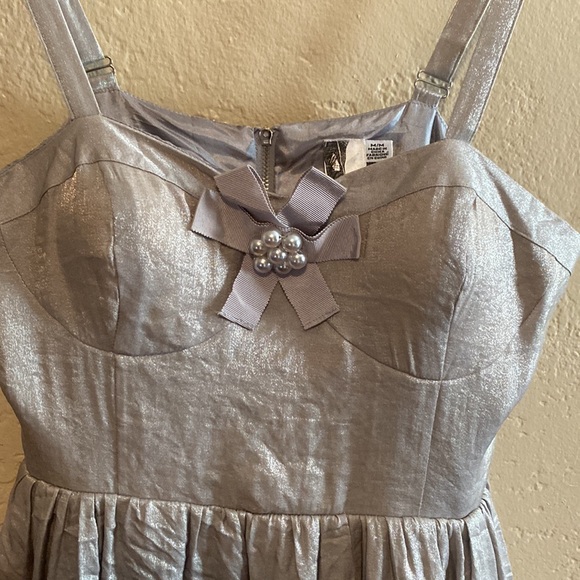 XXI Dress Silver Shimmer Mini Dress Size Medium - Picture 2 of 12